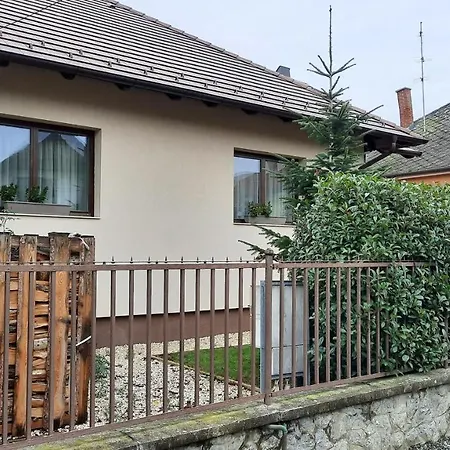 Aranypatak Apartmanhaz 松博特海伊