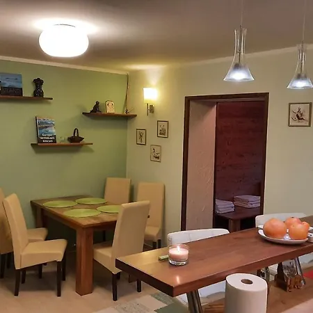 Aranypatak Apartmanhaz 松博特海伊